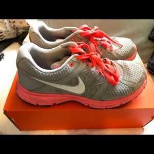 Nike Women’s Air Relentless Size 9.5